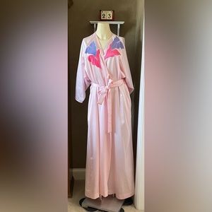 Louisa Vintage long robe satin pink Applied leaves women’s size Medium